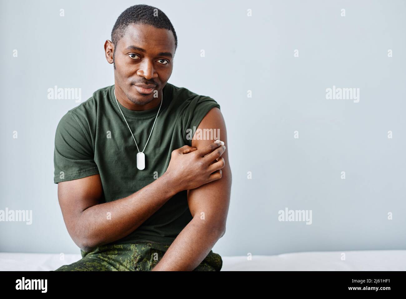 African soldier sitting hi-res stock photography and images - Alamy
