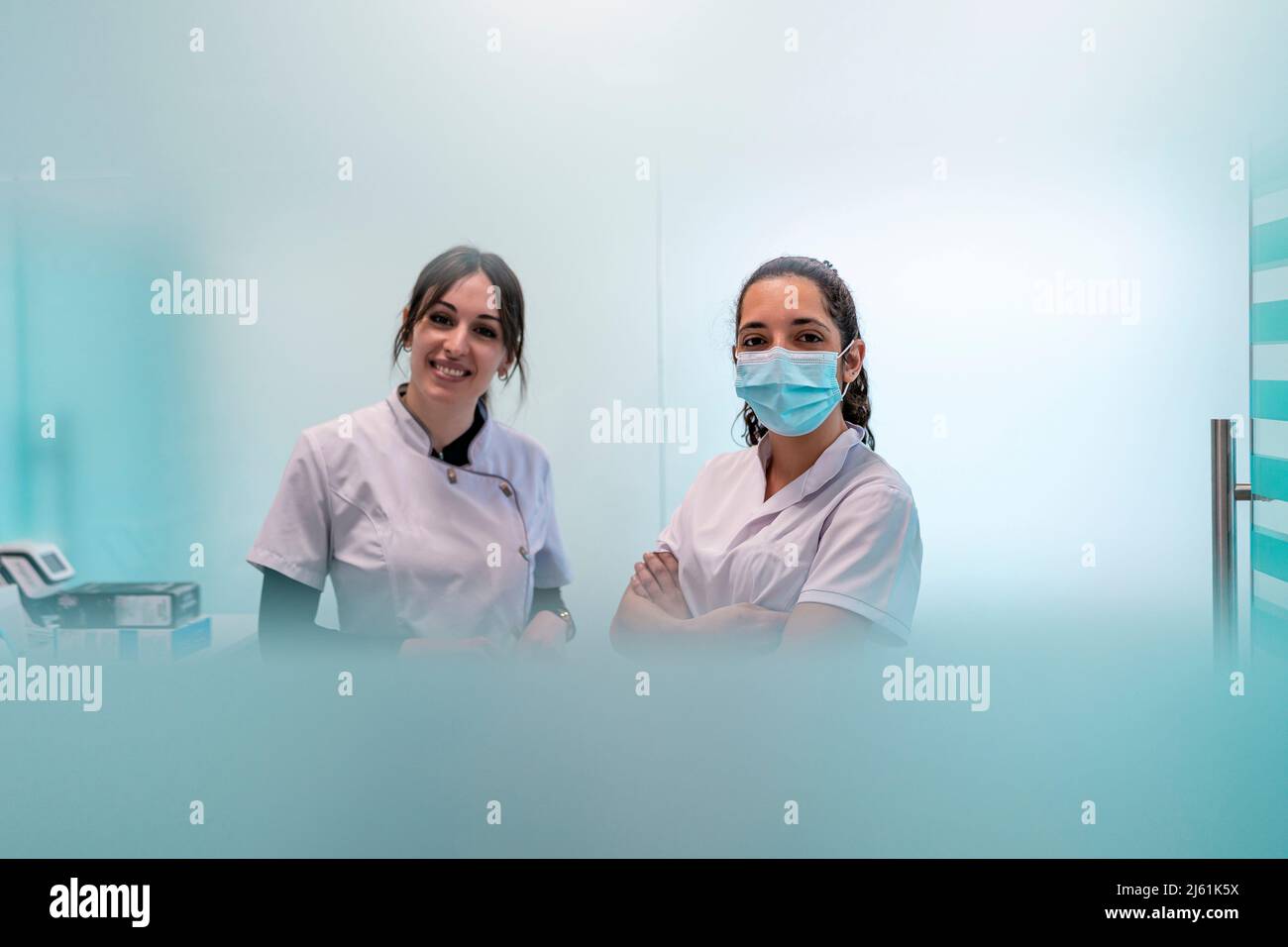 Doctor nurse crossed arms hi-res stock photography and images - Alamy