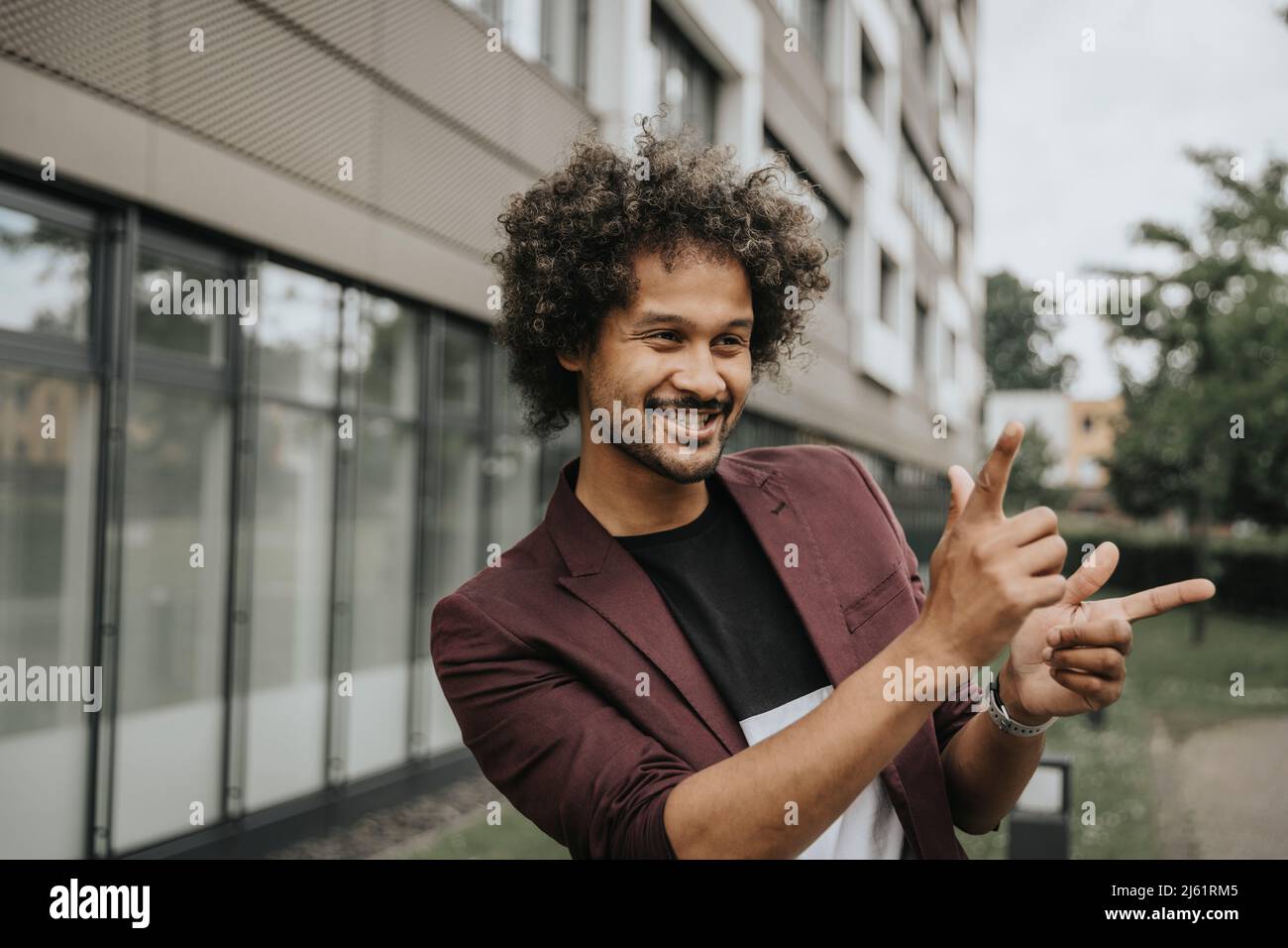 Man in blazer pointing hi-res stock photography and images - Alamy