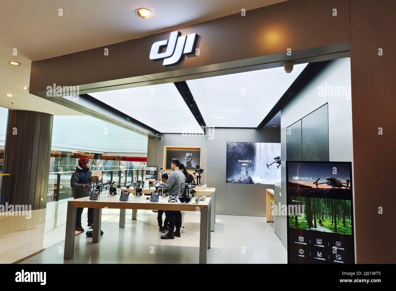 SHANGHAI, CHINA - APRIL 27, 2022 - Customers are seen at a DJI drone store  in Shanghai, China, on December 18, 2021. April 27, 2022 -- Chinese drone b  Stock Photo - Alamy