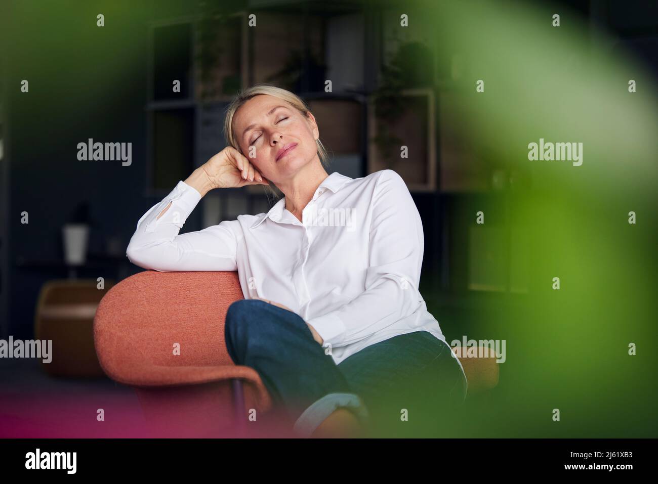Woman relaxing chair eyes closed hi-res stock photography and images ...