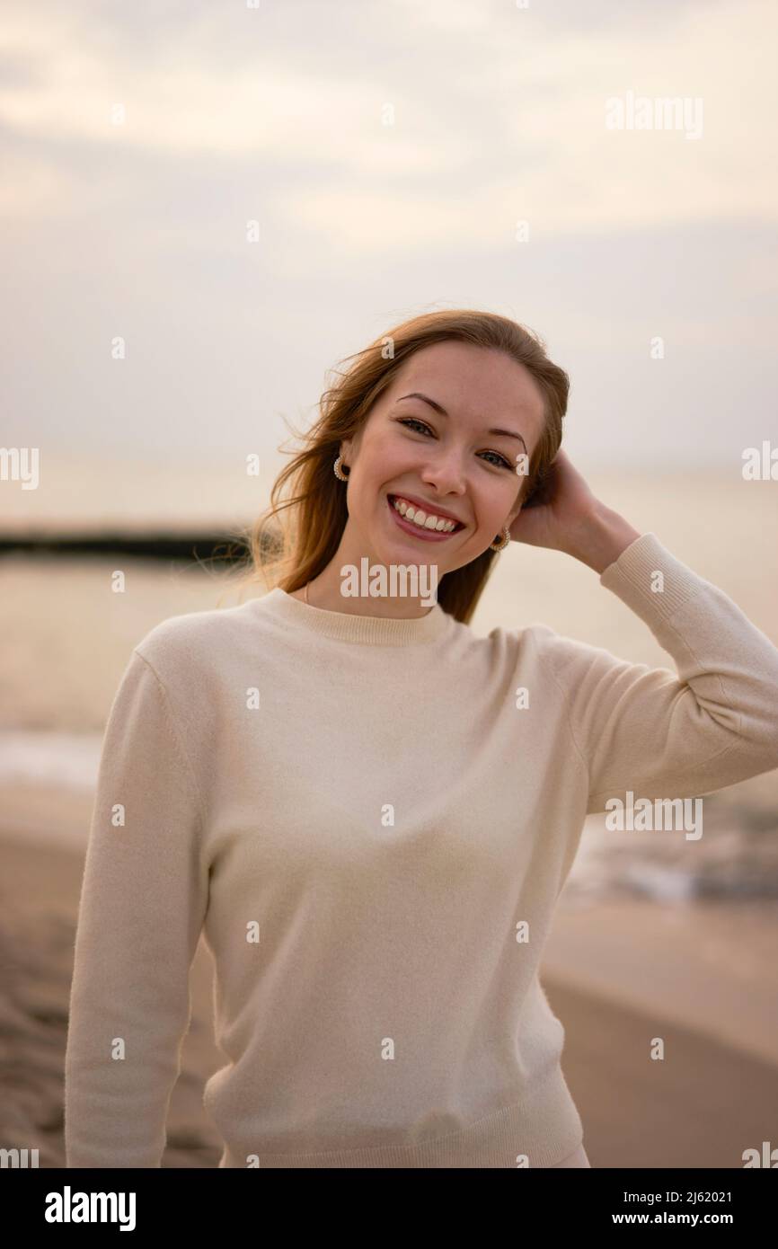 Woman standing in front of sea hi-res stock photography and images - Alamy