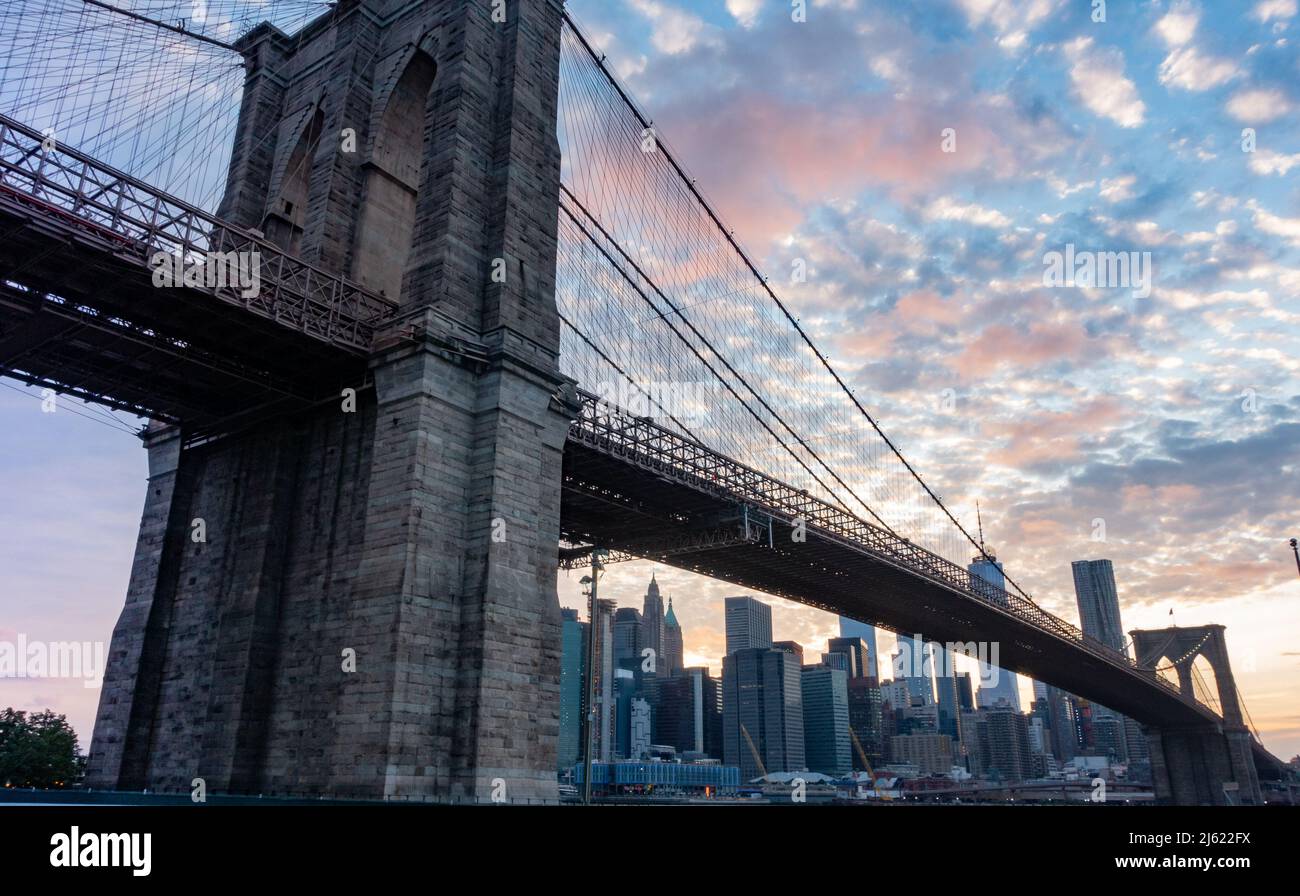 New york skyline sunrise red hi-res stock photography and images - Alamy
