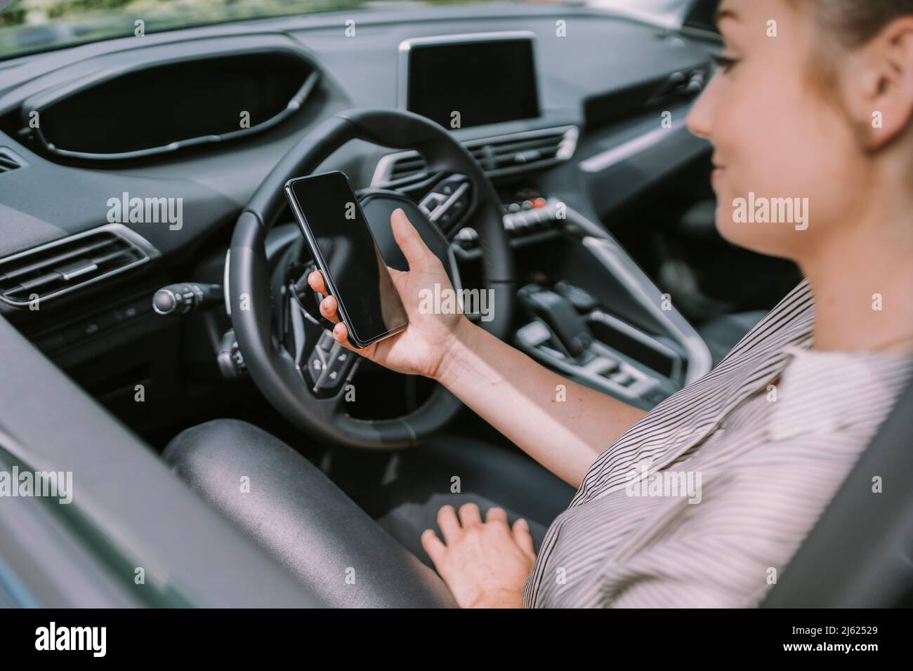Woman car drivers seat hi-res stock photography and images - Alamy