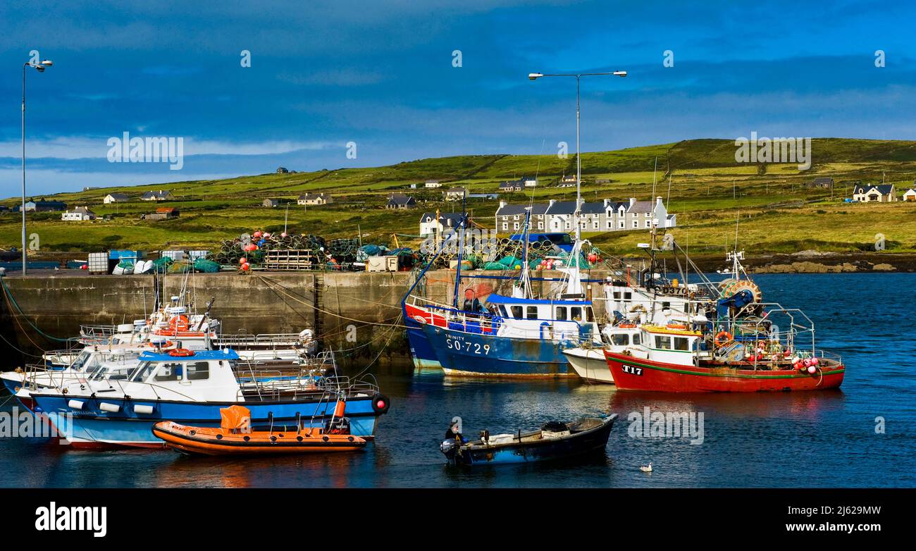 Portmagee Harbour with fishing boats, Ring of Kerry, County Kerry ...