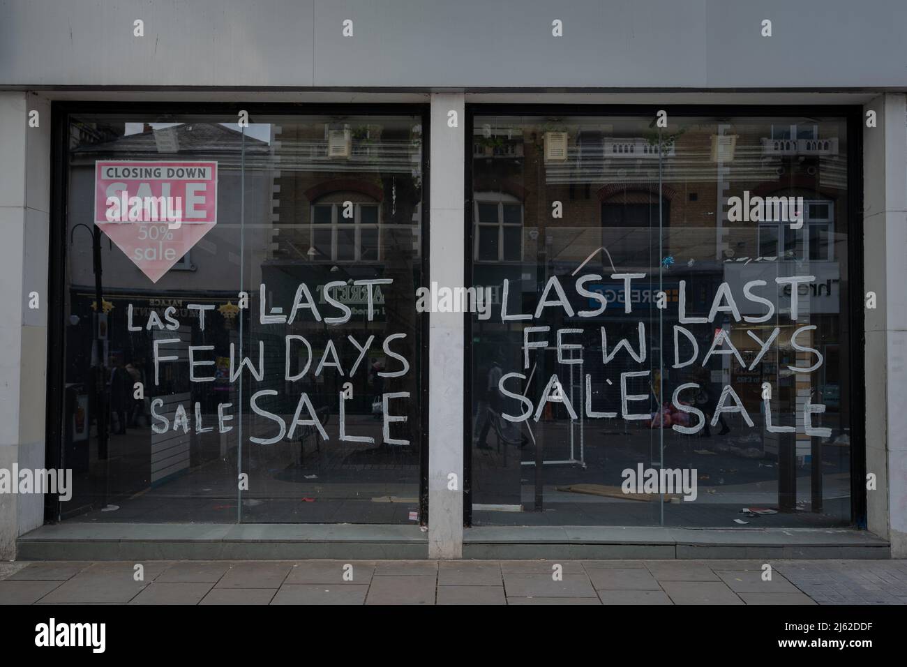 London, UK. 27th April 2022. Britain Economic Downturn. Independent businesses cease trading in West Croydon as Britain’s economy is at increased risk of falling into a summer recession. The biggest squeeze on household incomes since the mid 1950s sees soaring inflation curtails consumer spending power, forecasters have said. Credit: Guy Corbishley/Alamy Live News Stock Photo