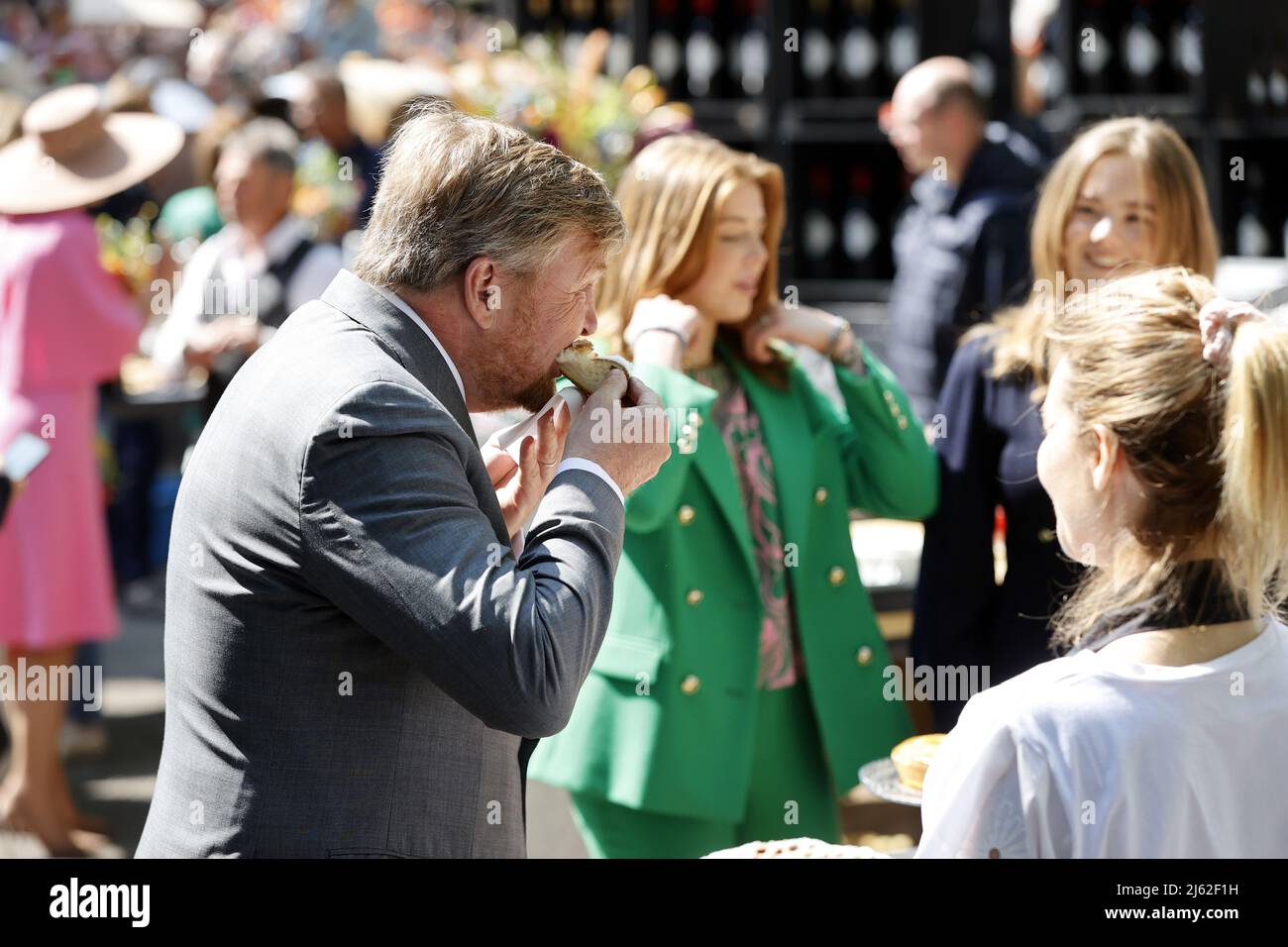 2022-04-27 12:17:30 MAASTRICHT - King Willem-Alexander during King's Day in Maastricht. After two silent corona years, the Dutch celebrate King's Day as usual. ANP SEM VAN DER WAL netherlands out - belgium out Stock Photo