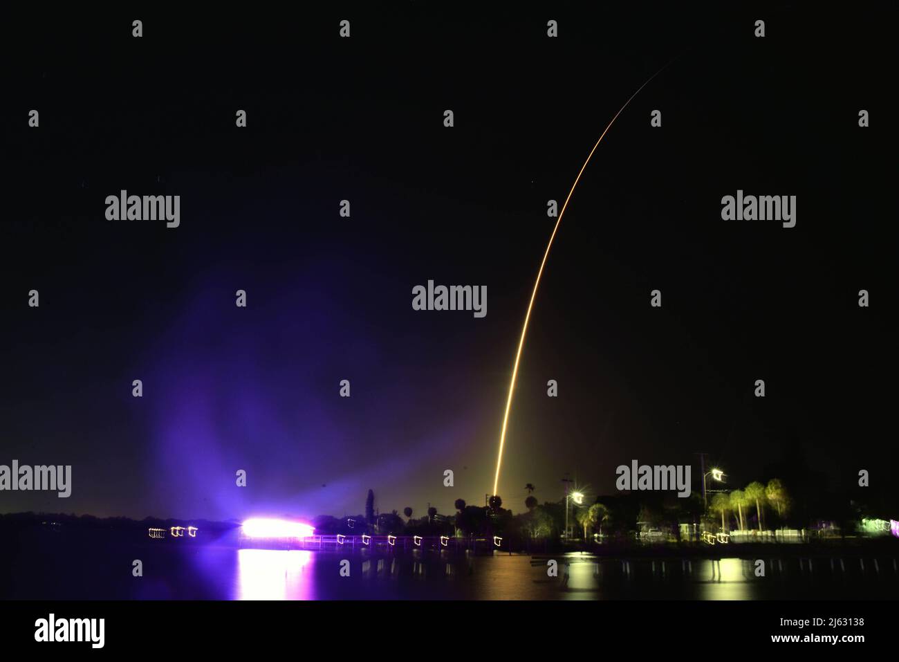 Kennedy Space Center, Brevard County, Florida, USA. April 27, 2022. SpaceX launched Crew-4 to the International Space Station from Launch Complex 39A at 3:52 a.m. Credit: Julian Leek/Alamy Live News Stock Photo
