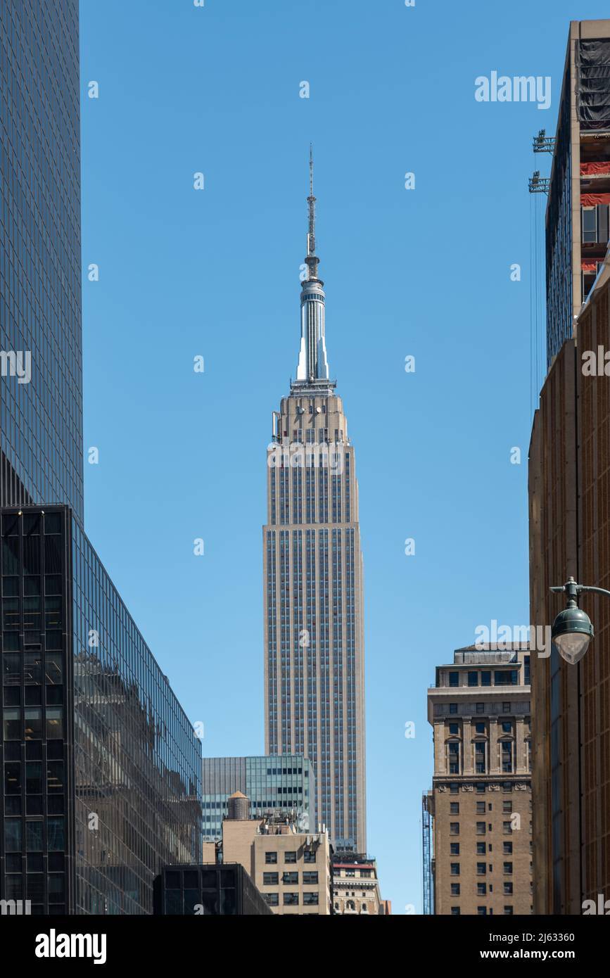 Empire State Building in Midtown Manhattan next to Madison Square Garden and Penn Station, New York City Stock Photo