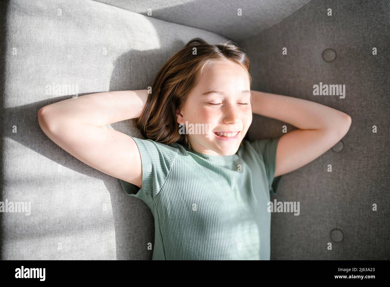 Pre teen girl sofa hi-res stock photography and images - Alamy