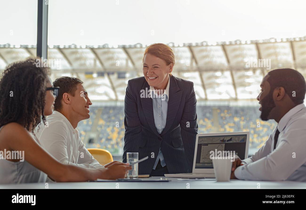 Boardroom people hi-res stock photography and images - Alamy