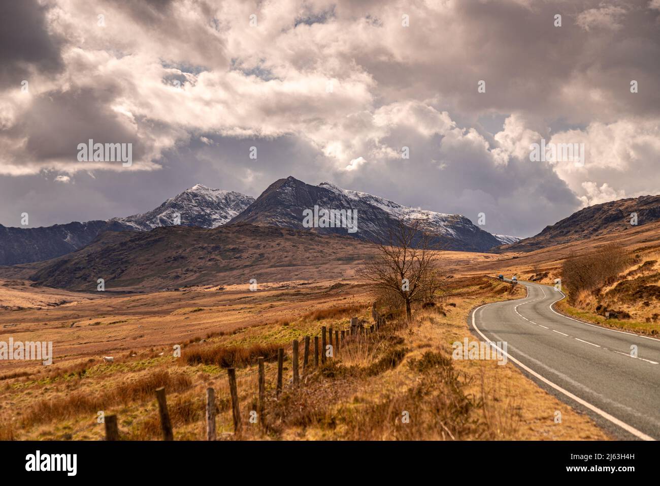 Snow capped Snowdon mountain, Snowdonia, North Wales Stock Photo