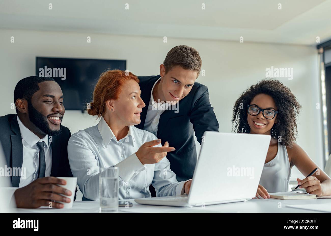 Business technology meet woman hi-res stock photography and images - Alamy