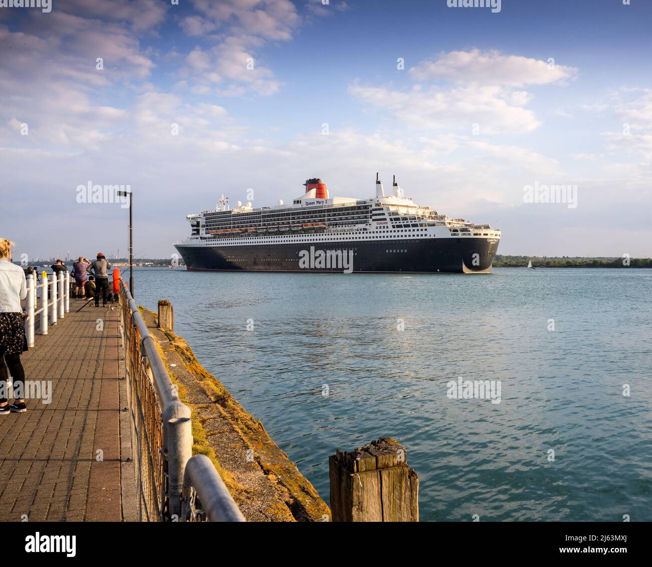 Cunard liner Queen Mary 2 passing the Town Quay as she departs Southampton for New York on 24 April 2022. Southampton, England Stock Photo