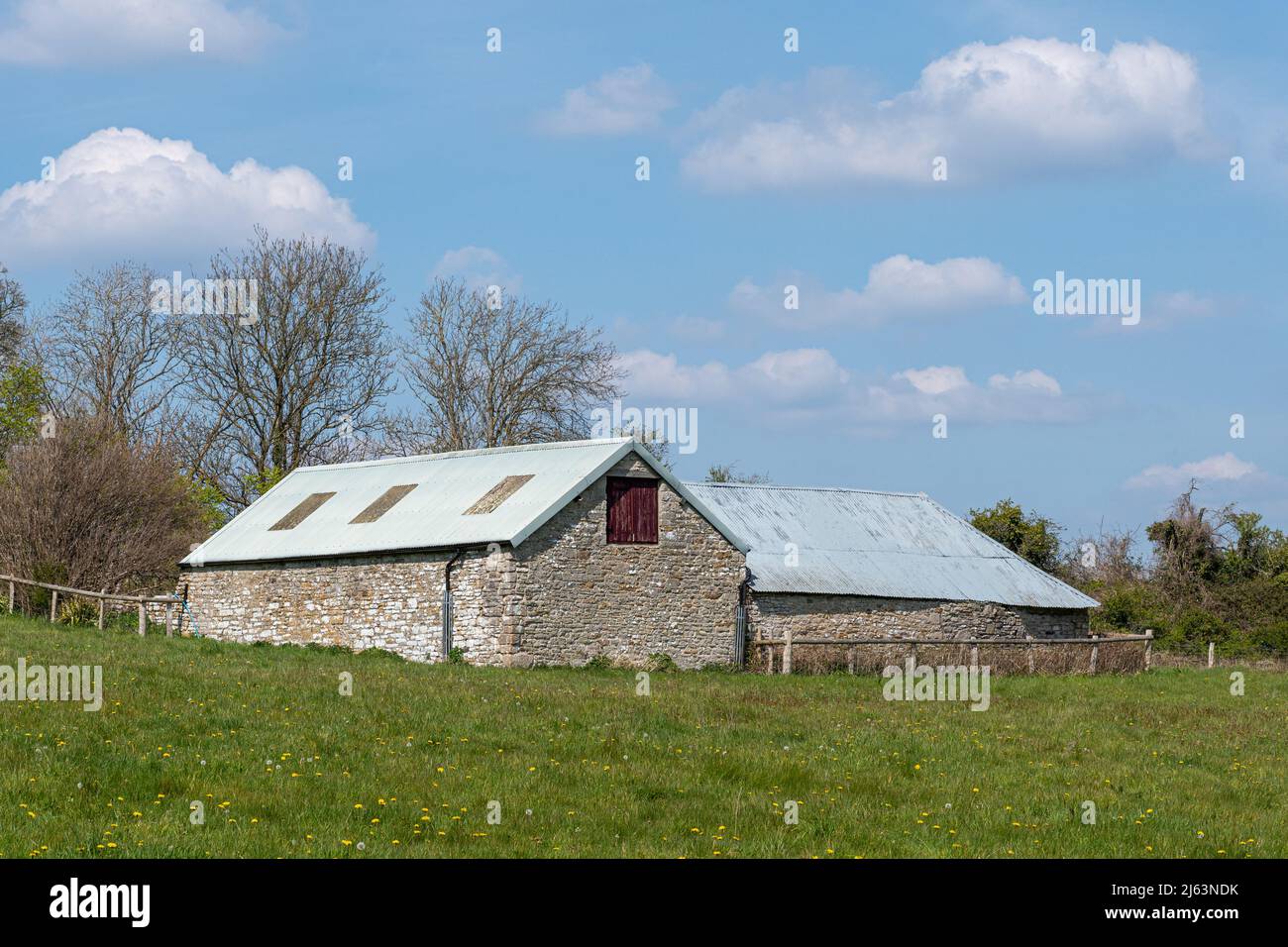 Stone barn in a field on a sunny day, Dorset, England, UK Stock Photo