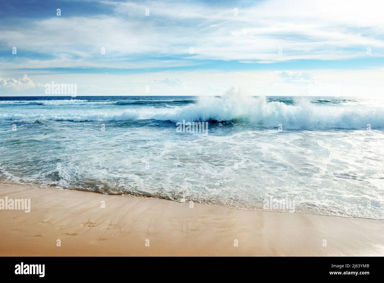 Ocean waves and blue sky Stock Photo - Alamy