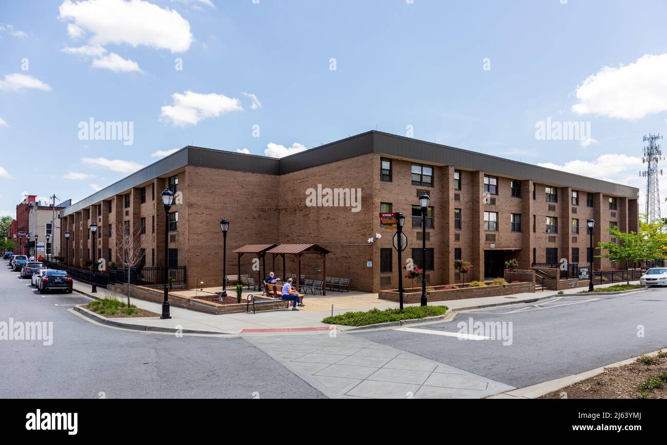 GREER, SC, USA 24 APRIL 2022: Victoria Arms residential building, public housing of the Housing Authority of the City of Greer. Stock Photo