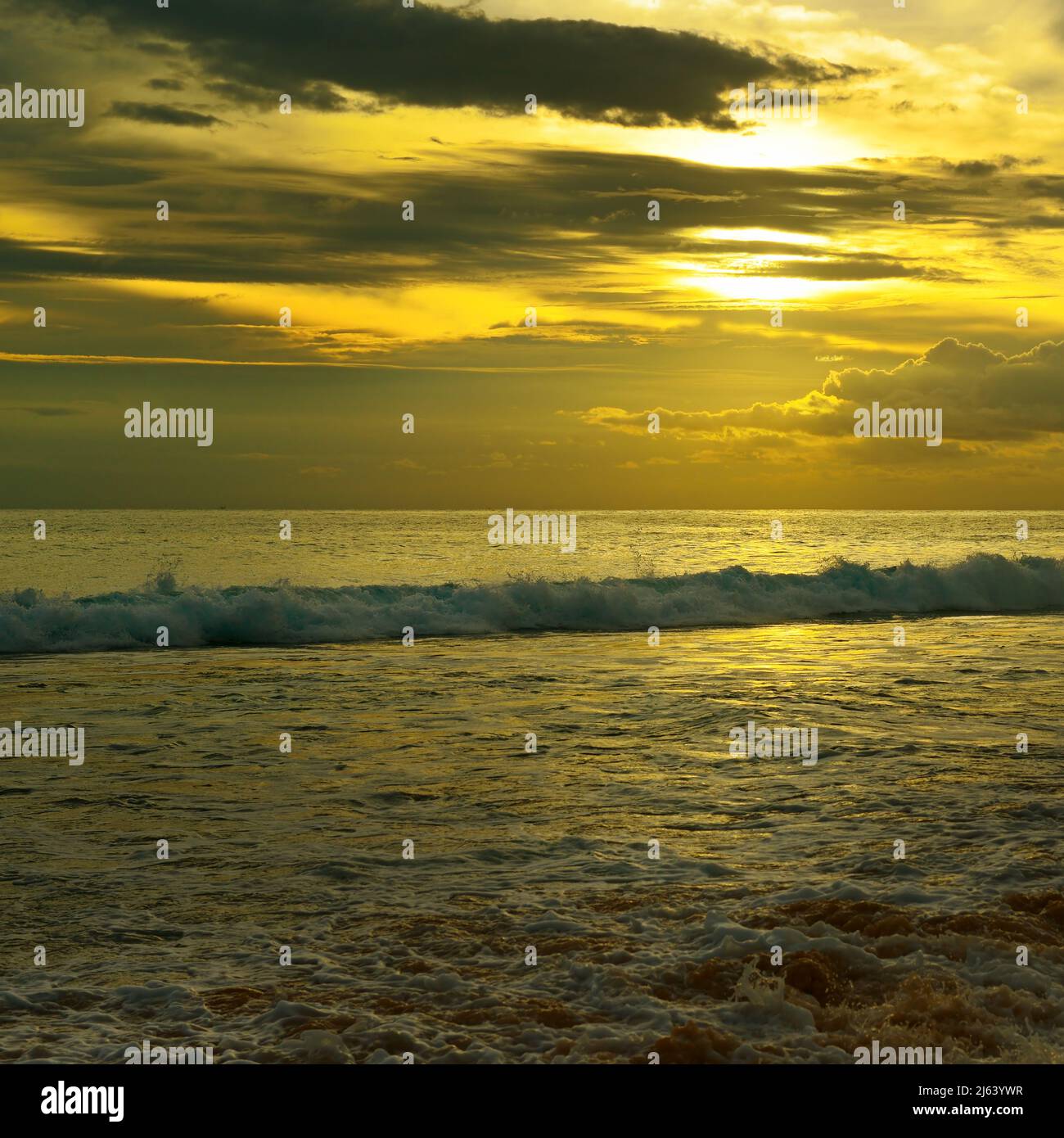 beautiful sunrise over the ocean Stock Photo - Alamy