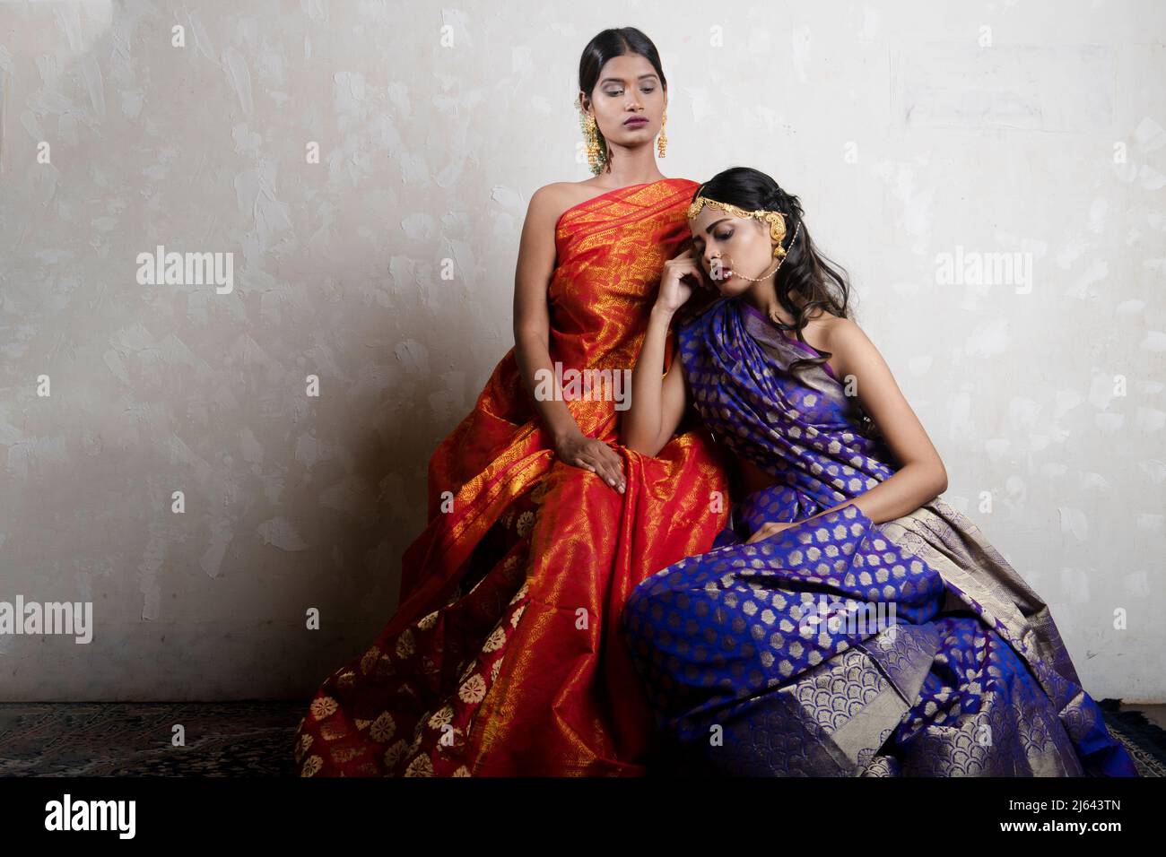 Indian women in saree hi-res stock photography and images - Alamy