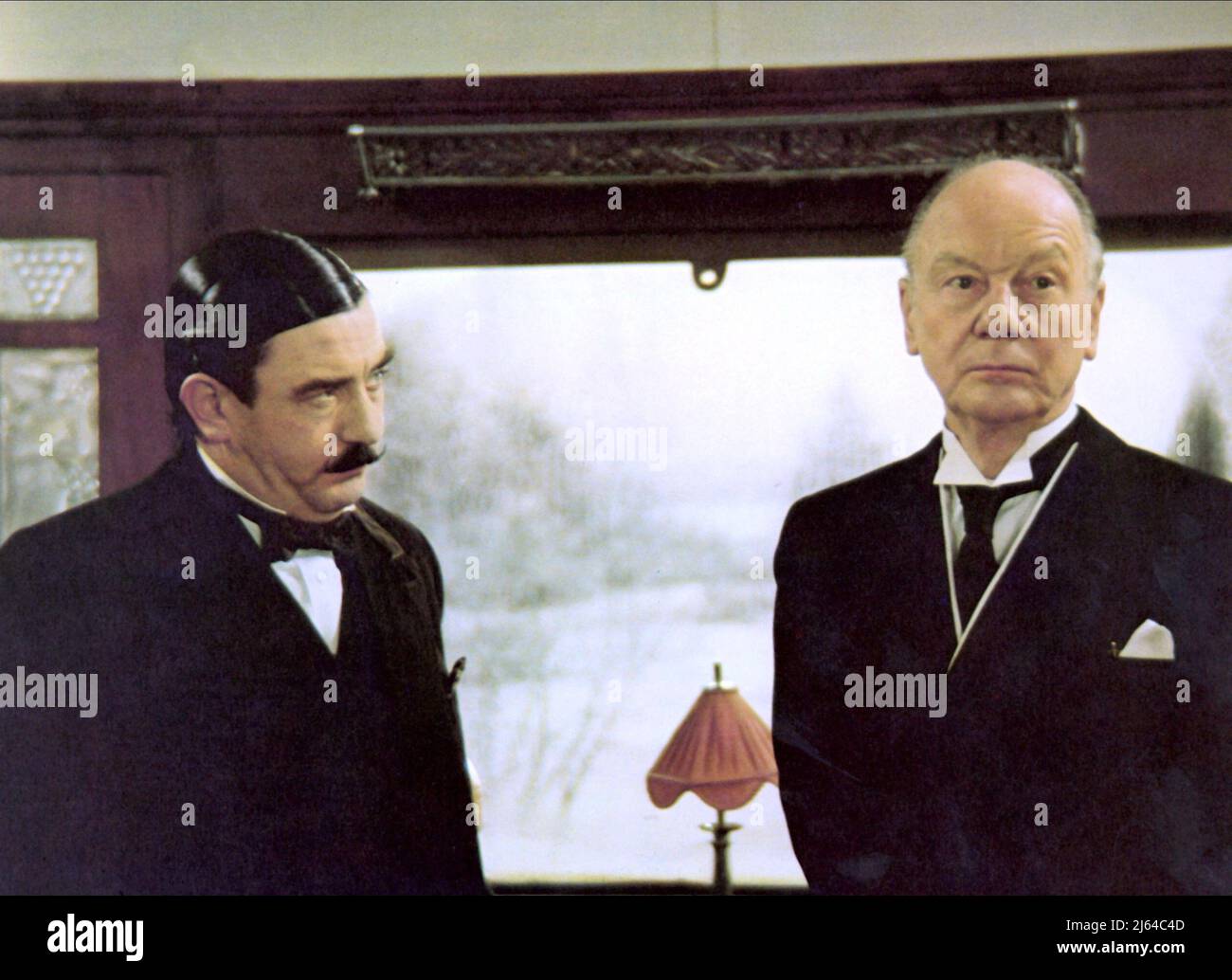 FINNEY GIELGUD MURDER ON THE ORIENT EXPRESS 1974 Stock Photo Alamy Finney gielgud murder on the orient express 1974 stock photo alamy