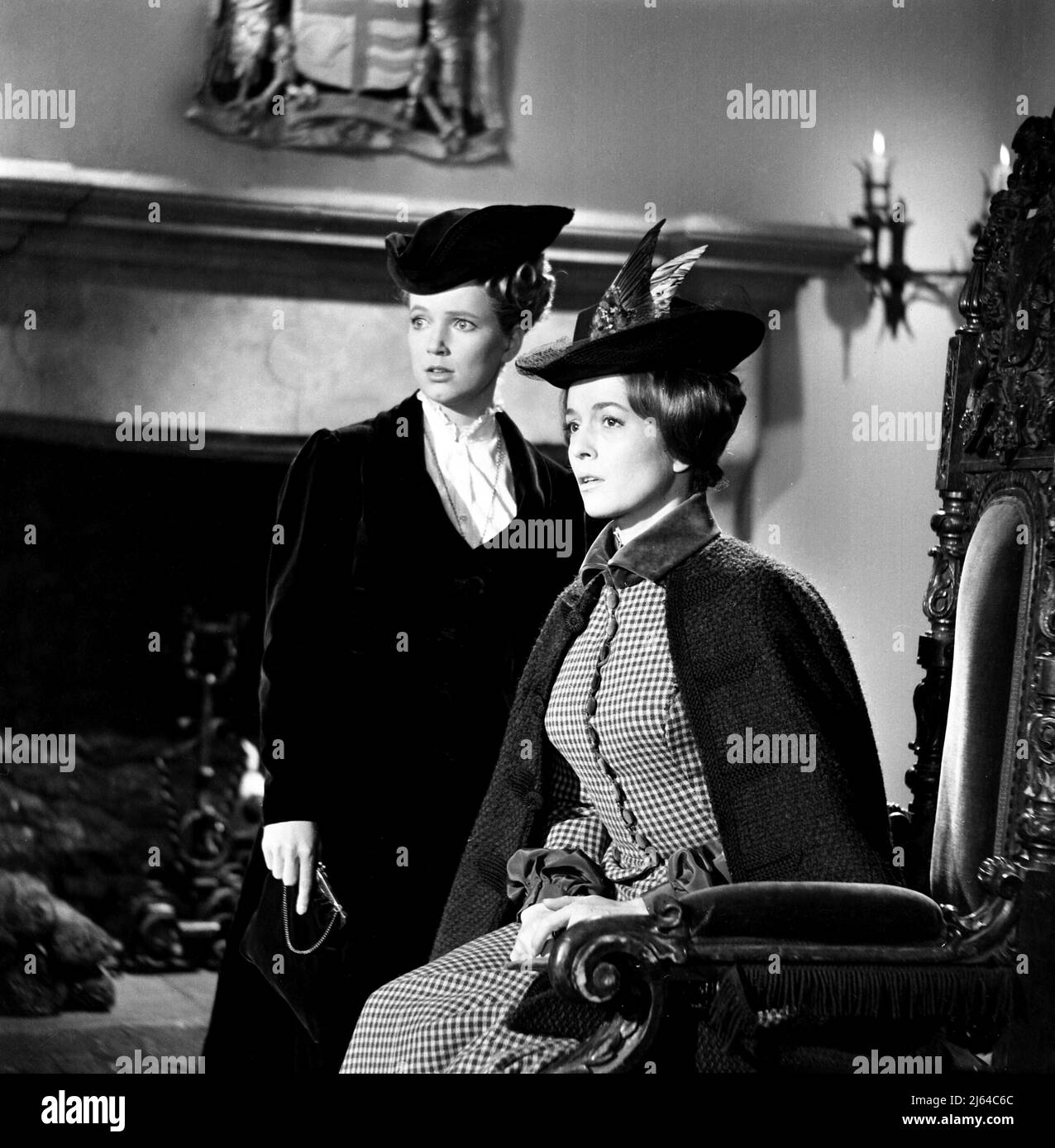 SUZAN FARMER, BARBARA SHELLEY, DRACULA: PRINCE OF DARKNESS, 1966 Stock Photo