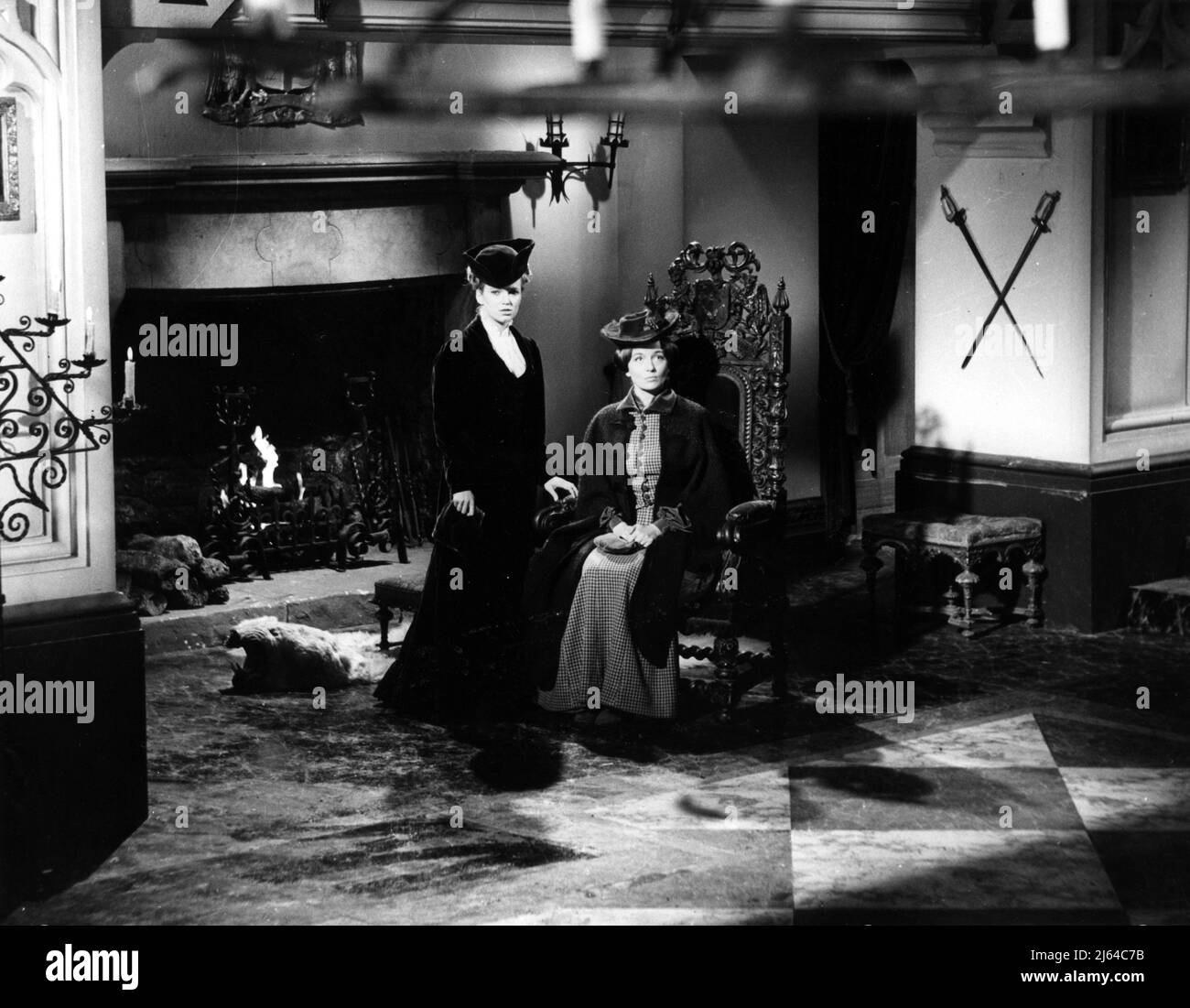 SUZAN FARMER, BARBARA SHELLEY, DRACULA: PRINCE OF DARKNESS, 1966 Stock Photo
