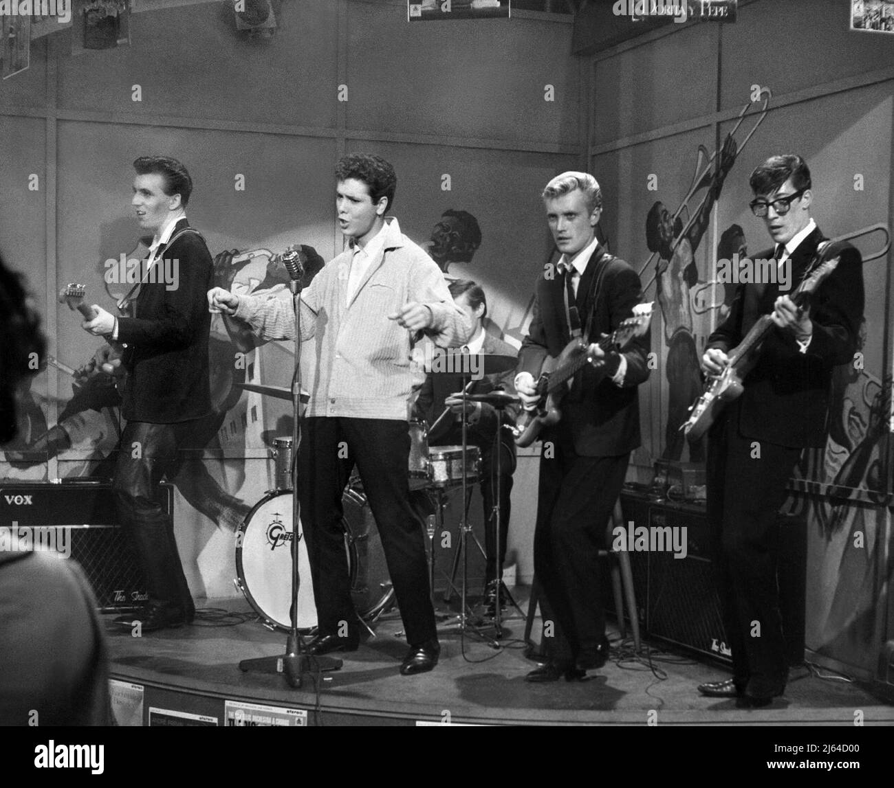 WELCH,RICHARD,HARRIS,SHADOWS), THE YOUNG ONES, 1961 Stock Photo