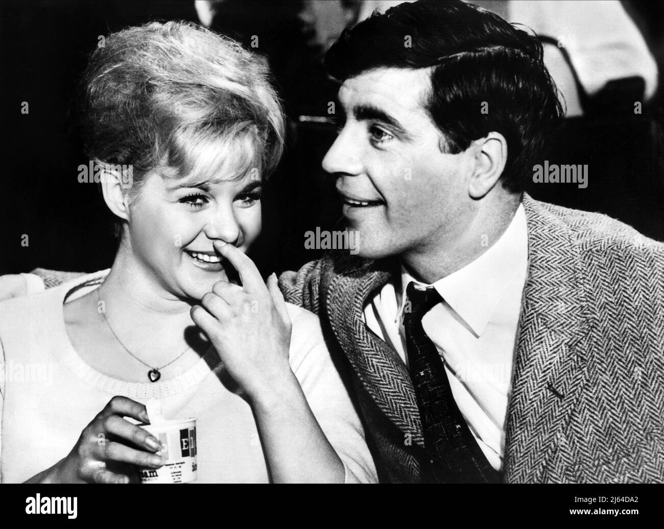 JUNE RITCHIE, ALAN BATES, A KIND OF LOVING, 1962 Stock Photo