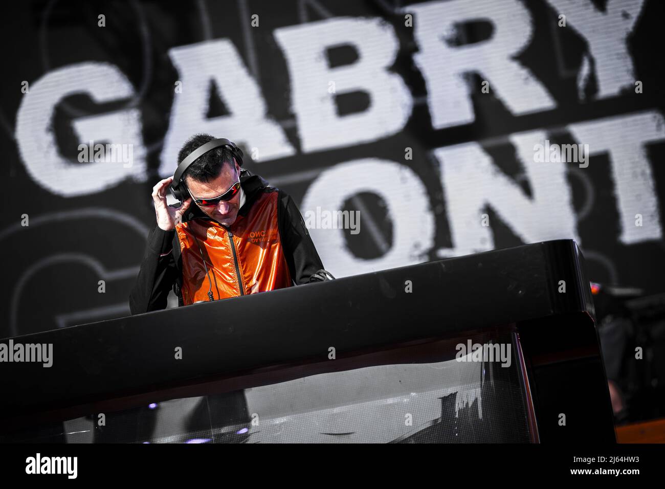 2022-04-27 17:38:31 BREDA - The Italian DJ Gabry Ponte performs during the  King's Day party of Radio 538 on the Chasseveld. Due to the corona  pandemic, the event took place digitally for
