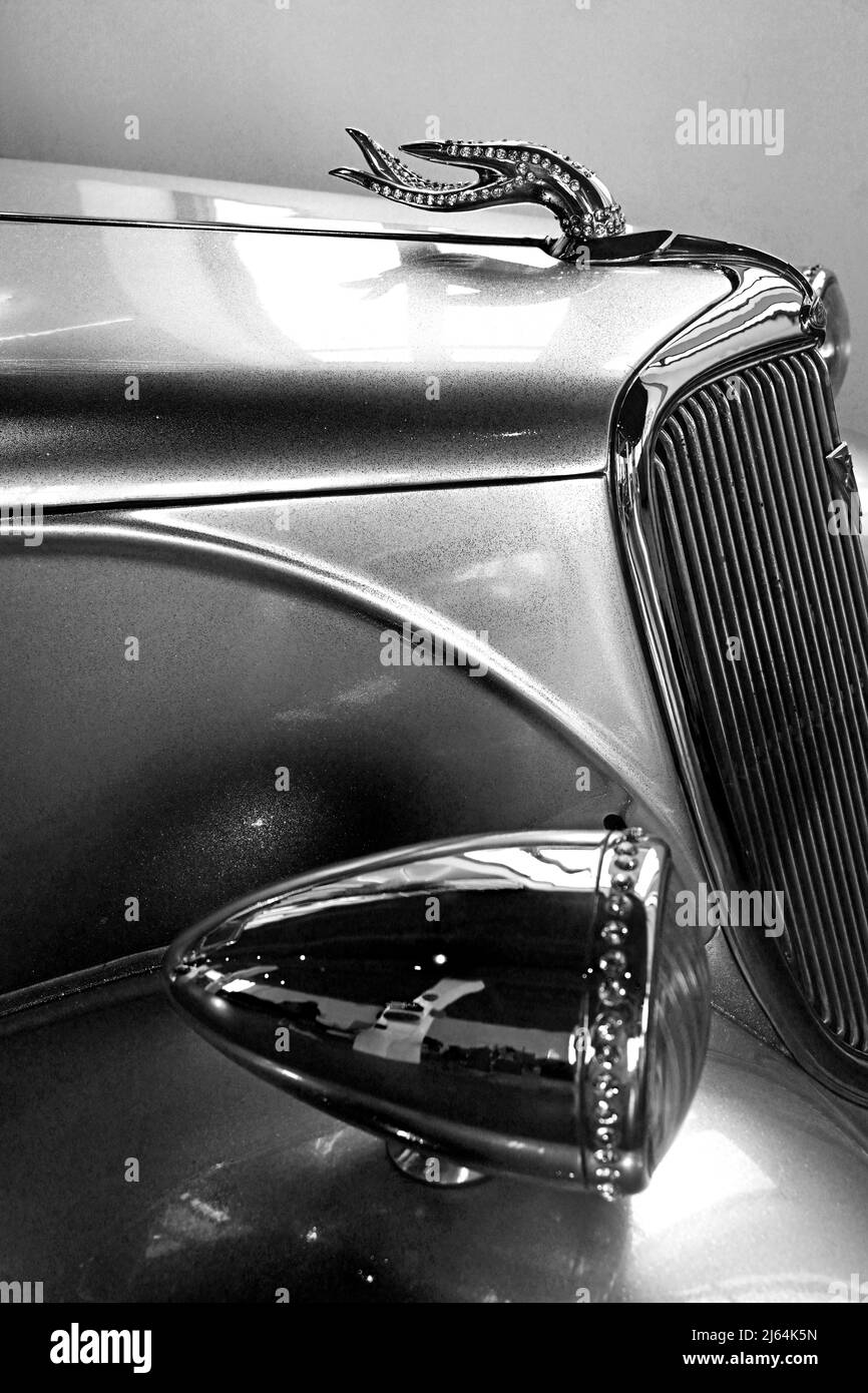 Betrouwbaar Verschillende goederen Dag Spain Andalucia Malaga Ford V8 designed in Vigo by Manuel Jerez with hand  and Swarovski crystals bonnet detail vintage car at the Museo  Automovilistic Stock Photo - Alamy
