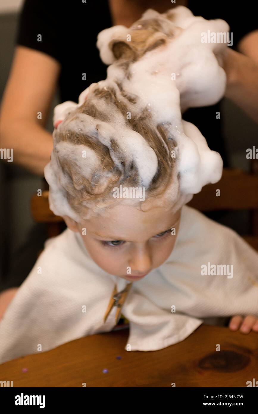Young boy washing hair shampoo hi-res stock photography and images - Alamy