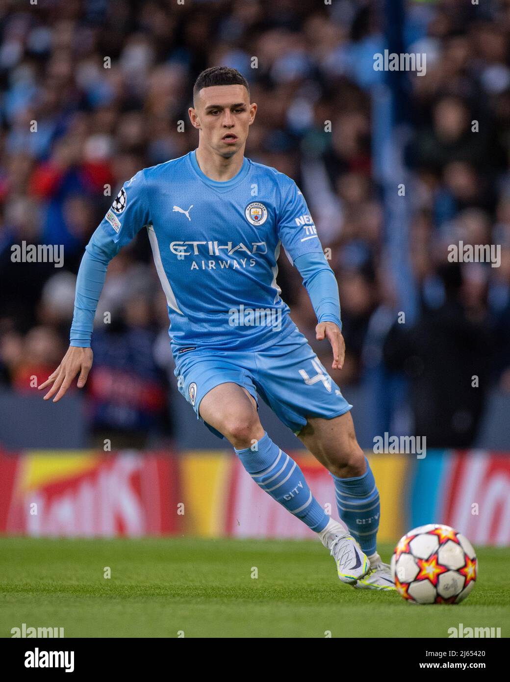 MANCHESTER, ENGLAND - APRIL 26: Phil Foden control ball during the UEFA Champions League Semi Final Leg One match between Manchester City and Real Madrid at City of Manchester Stadium on April 26, 2022 in Manchester, United Kingdom. (Photo by SF) Credit: Sebo47/Alamy Live News Stock Photo