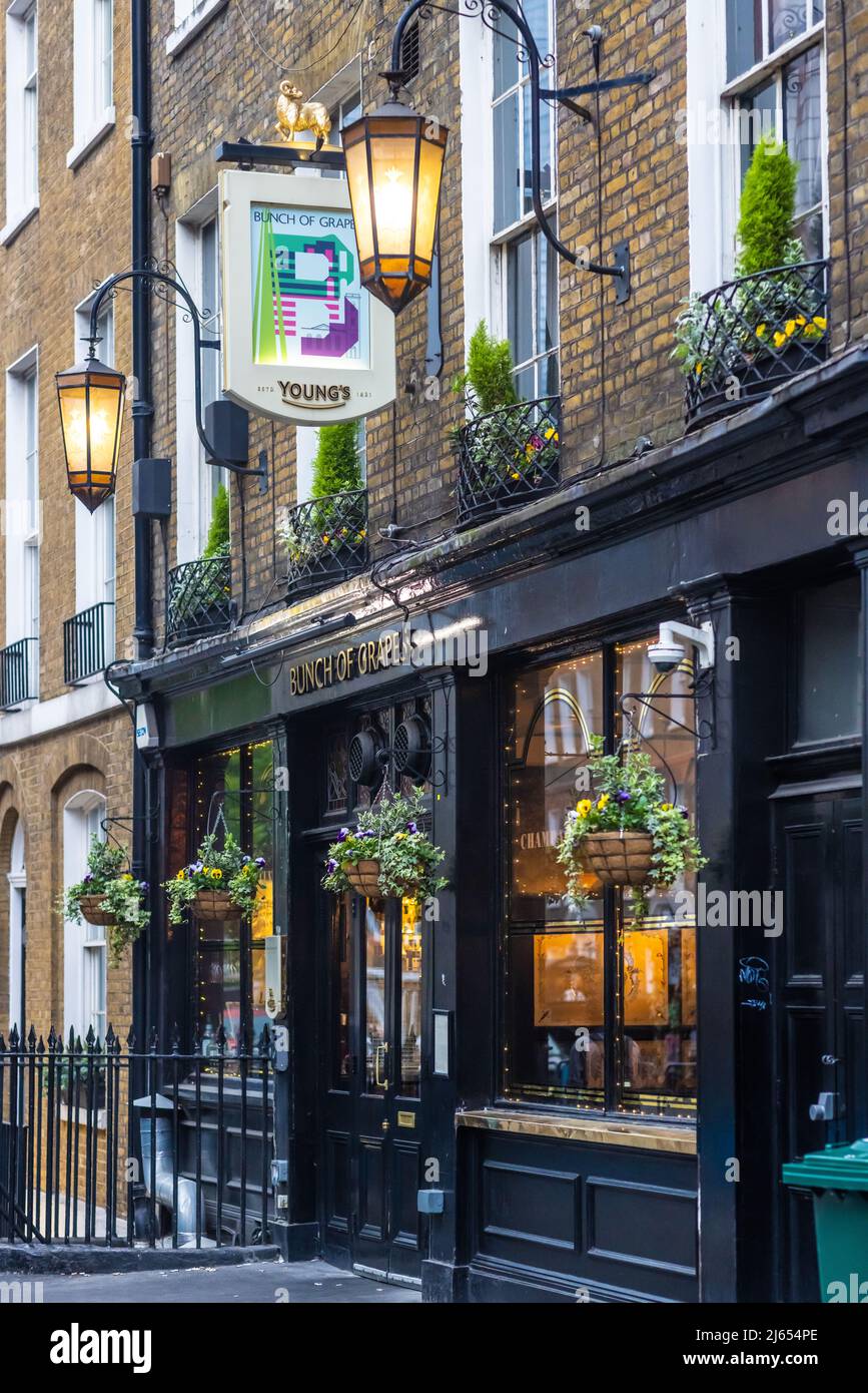 london-the-thames-and-around-london-bridge-stock-photo-alamy