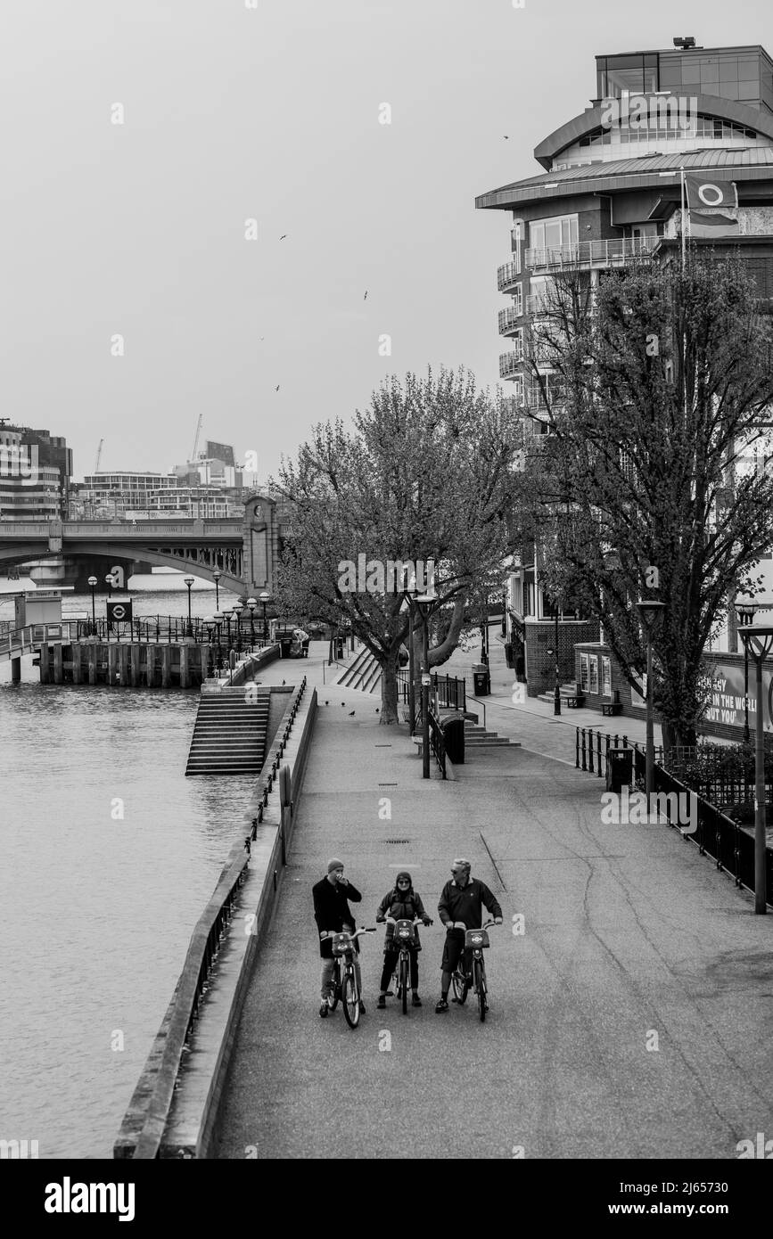 london-the-thames-and-around-london-bridge-stock-photo-alamy