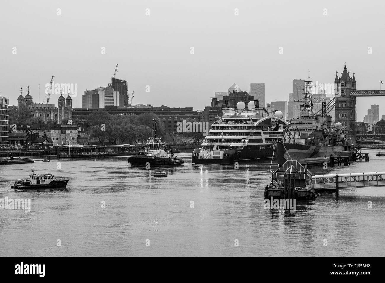 london-the-thames-and-around-london-bridge-stock-photo-alamy