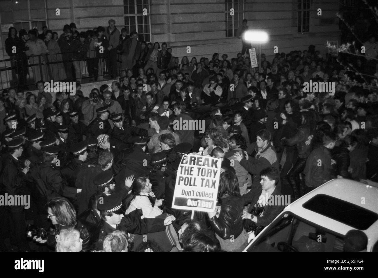 The police clash with protesters outside Hackney town hall, over the poll tax. Hackney, London, March 8th, 1990 Stock Photo