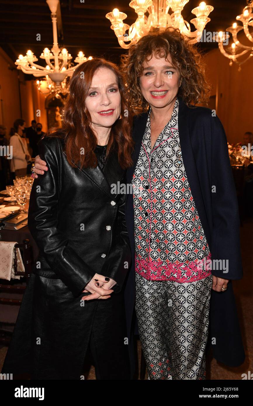 Valeria Golino 59Th Biennale Of Venice - International Art Exposition Louis  Vuitton Gala Dinner Ca' d'Oro Backdrop Venice, Italy 21st April 2022 (Photo  by SGP/Sipa USA)Italia id 127288 016 Not Exclusive Stock