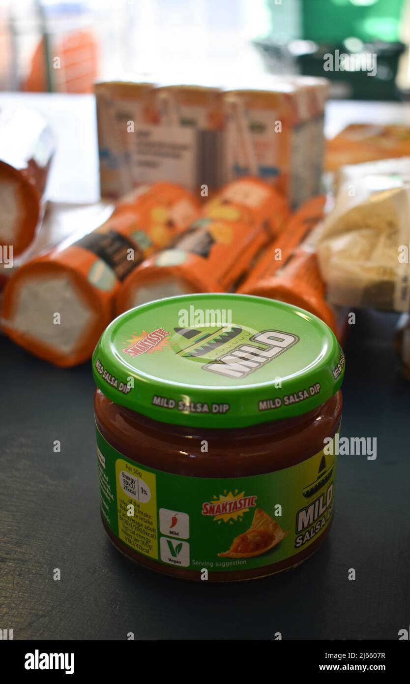 Donated canned food bank hi-res stock photography and images - Alamy