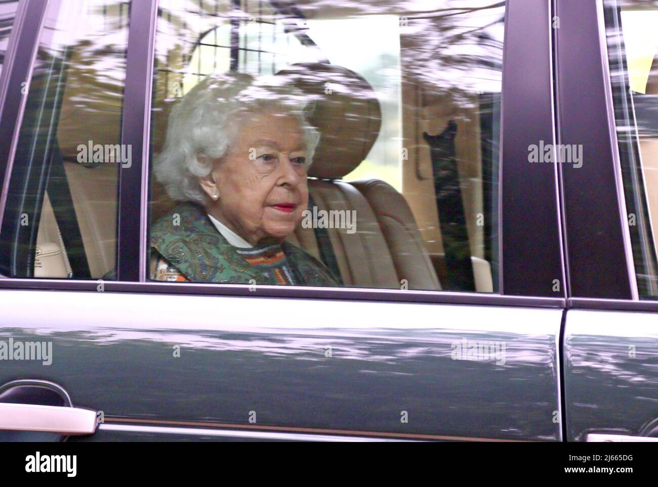 Sandringham, UK. 27th Apr, 2022. Queen Elizabeth II returns to Windsor(01)