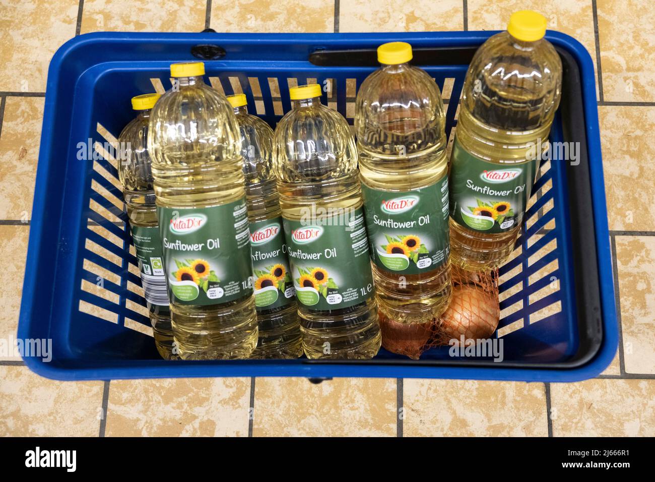 28 April 2022. London, UK.   A  supermarket shopping basket of sunflower cooking oil. Supplies of cooking oil continue to be in short supply due to the war in Ukraine. Photo by Ray Tang Stock Photo