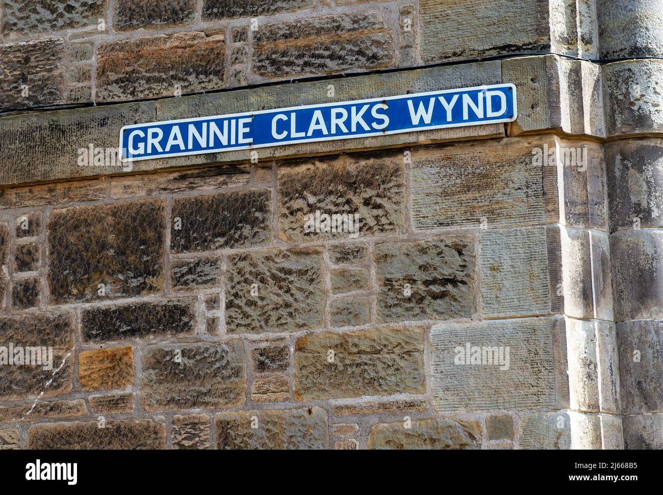 Grannie Clarks Wynd, St Andrews. The street crosses the 18th and 1st fairways of the Old Course which allows access to the West Sands beach. Stock Photo