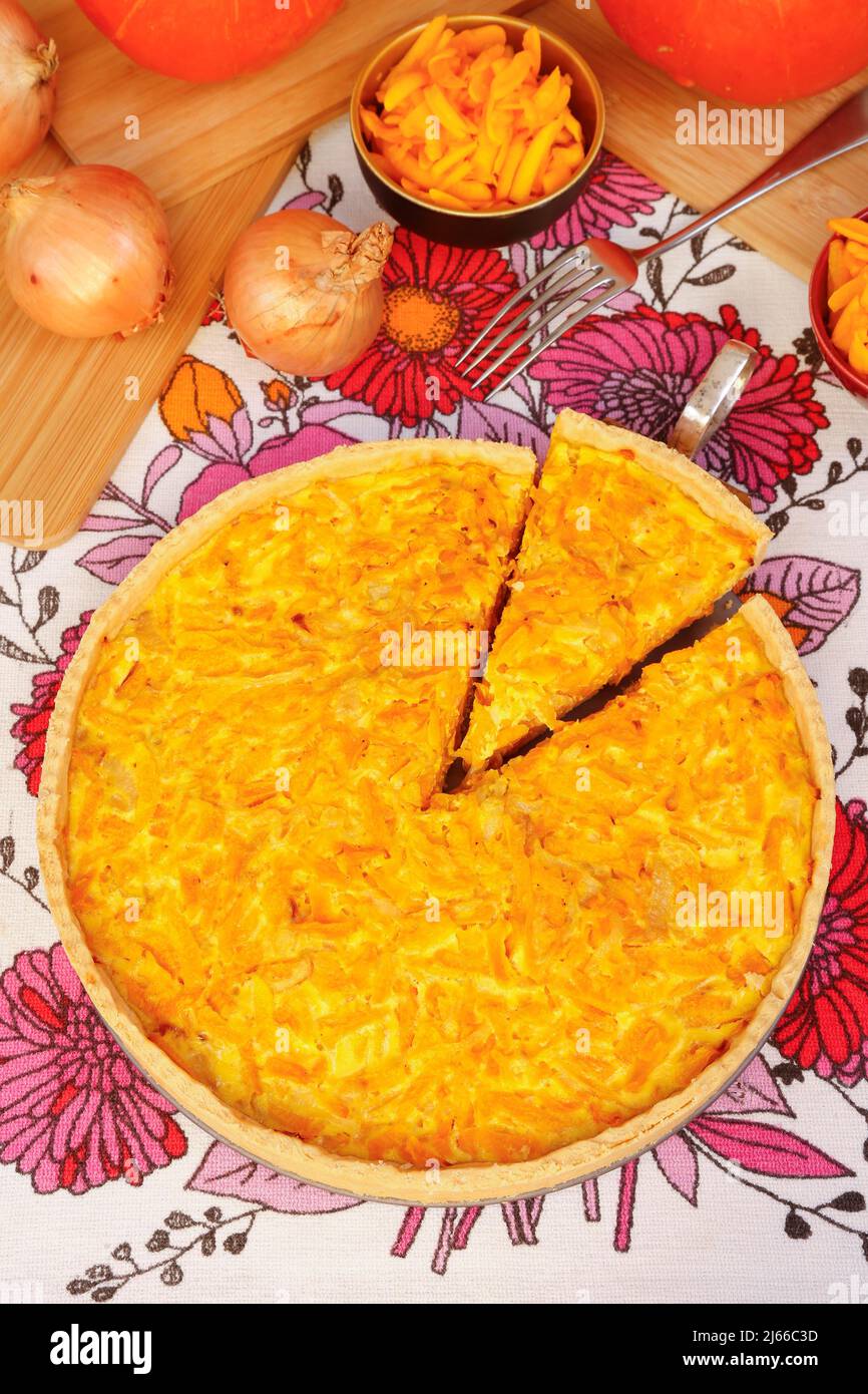 Schwaebische Kueche, deftiger Kuerbiskuchen, salziges Gebaeck ...