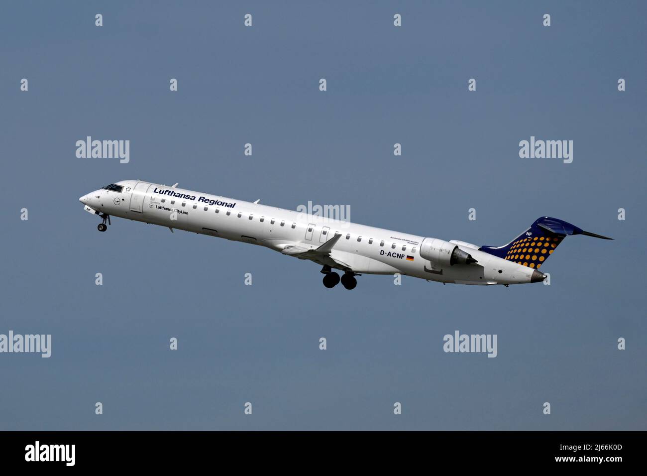 Crj 900 lufthansa cityline hi-res stock photography and images - Alamy