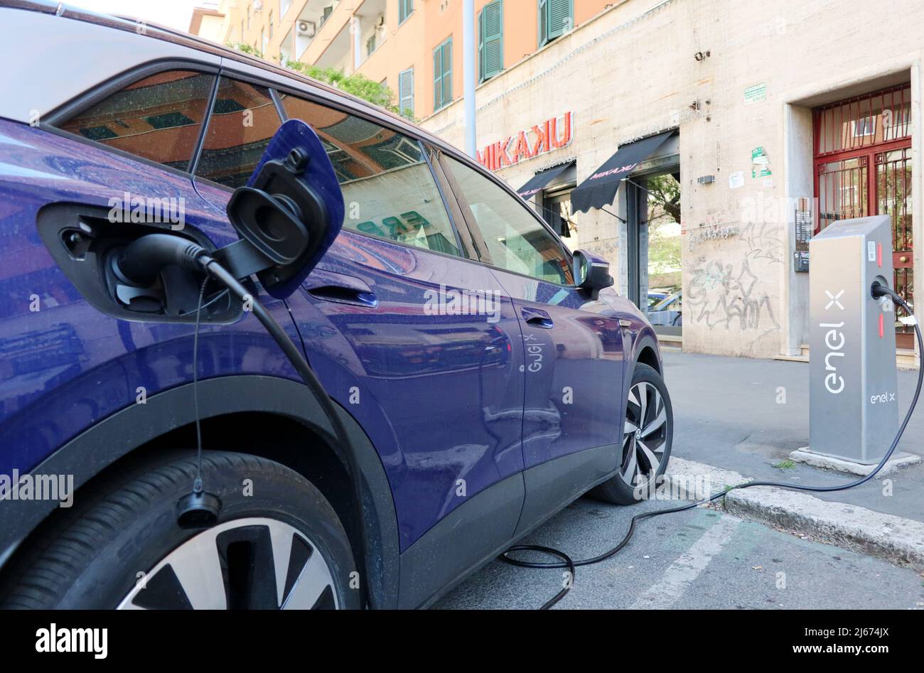 Italy rome electric cars zero emissions vehicles global warning hires