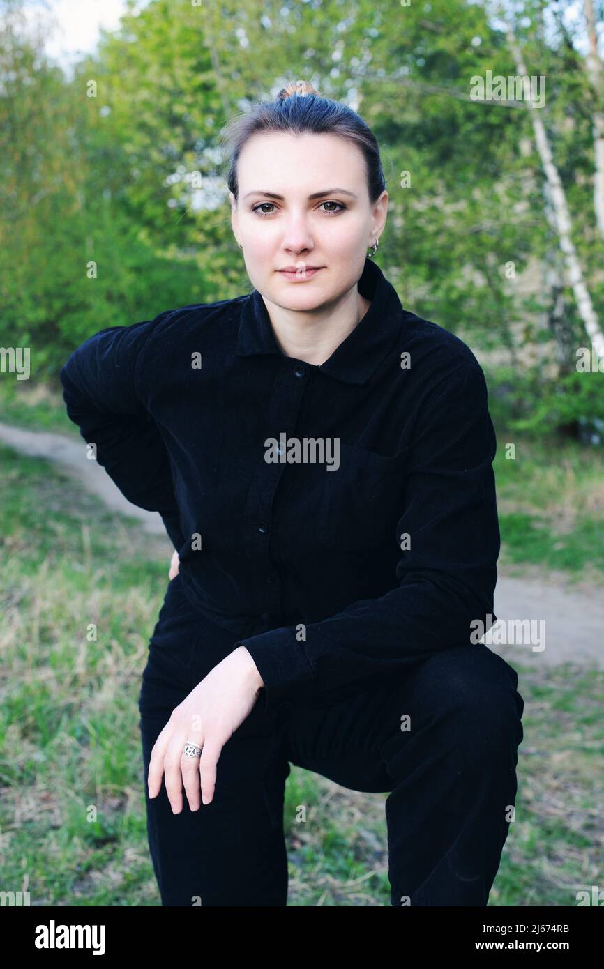portrait of young brunette woman in park relaxing Stock Photo - Alamy