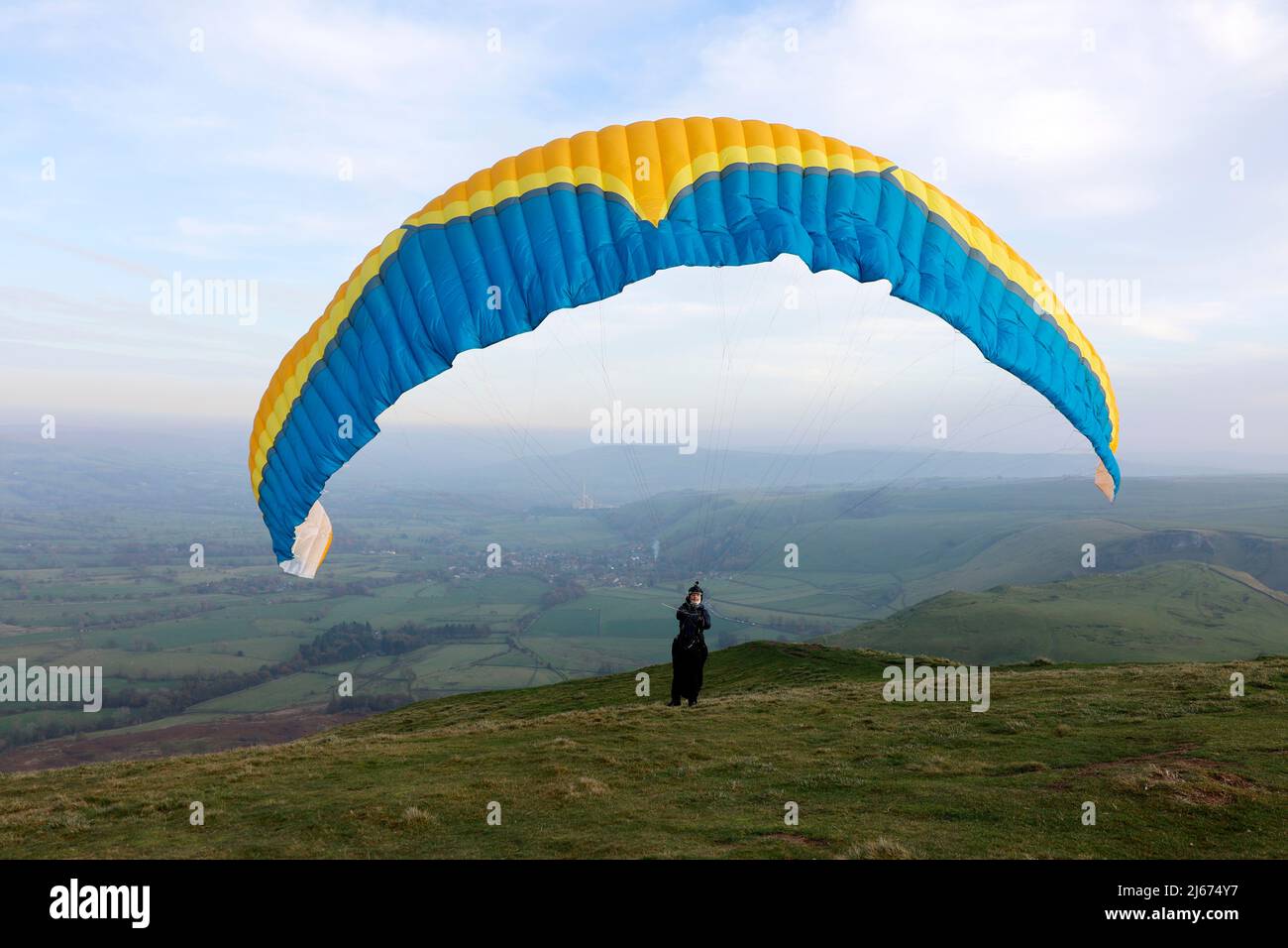 Hang Gliders in Castleton Peak District Derbyshire Stock Photo