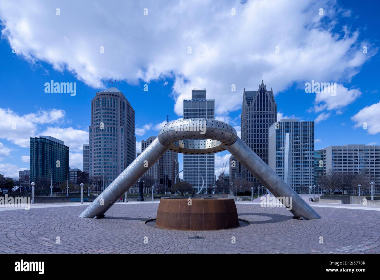 Horace E. Dodge and Son Memorial Fountain at the Philip A. Hart Plaza, downtown Detroit, Michigan, USA, with view of skyscrapers beyond Stock Photo