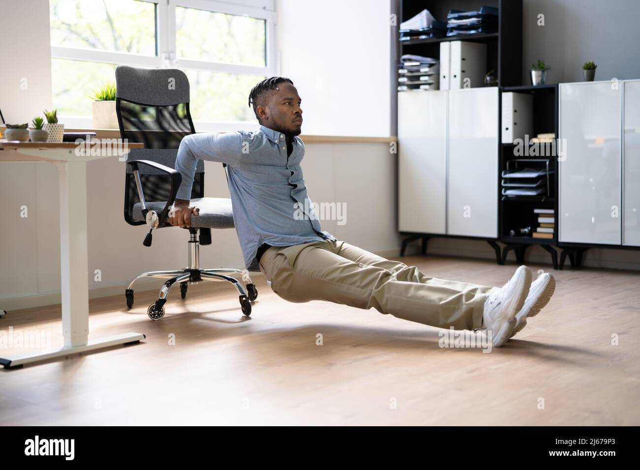 Triceps Dips Chair Exercise At Office Desk Stock Photo - Alamy