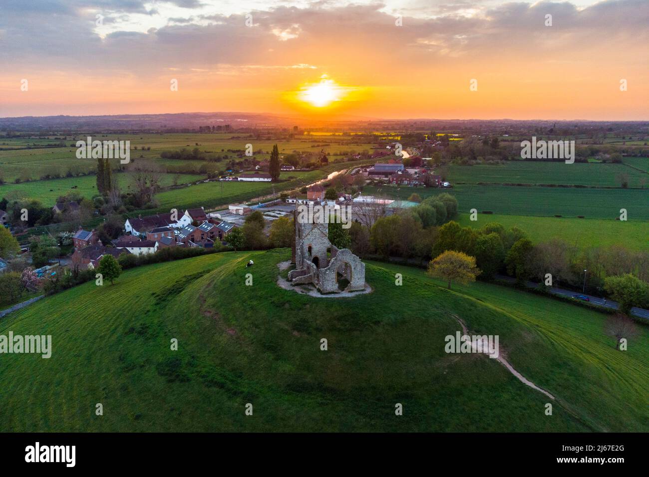 Burrowbridge, Somerset, UK. 28th April 2022. UK Weather. View from the ...