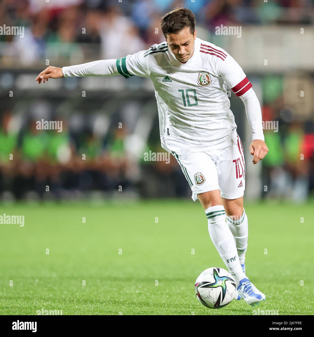 April 27, 2022: Mexico midfielder FRANSISCO SEBASTIAN CORDOVA REYES (10)  sets up a play during the Mextour Mexico vs Guatemala match at Camping  World Stadium in Orlando, Fl on April 27, 2022. (